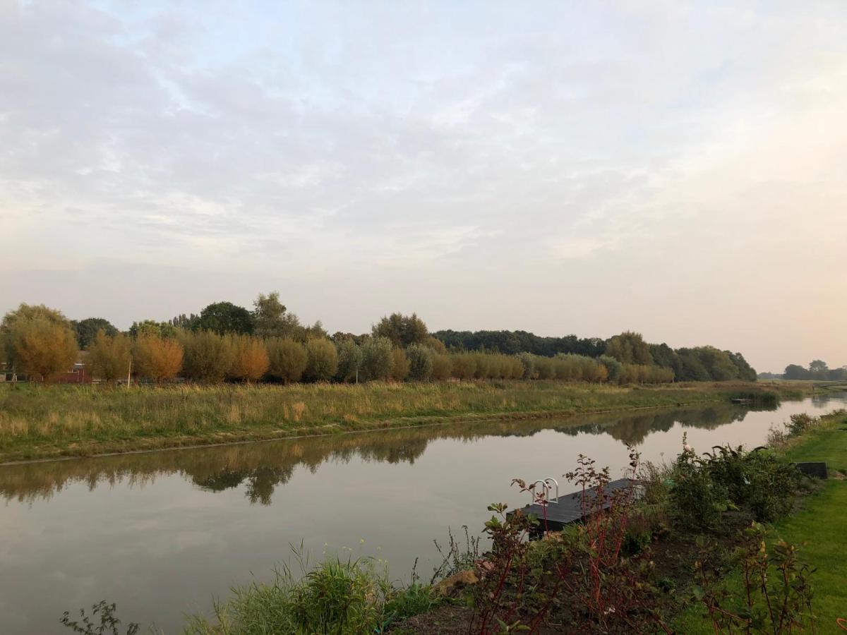 B&B Snurk Stiens, Fijn Verblijf Aan Open Vaarwater Exteriér fotografie